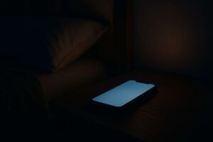 Ihr Smartphone gibt nachts heimlich Daten weiter – So verhindern Sie das